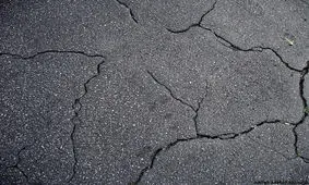 مسوولین به وضعیت آسفالت خیابان سعدی شرقی فردیس رسیدگی کنند