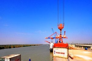 صادرات سرامیک و آهن ایران به عراق ‌از مرز چزابه به بندر خرمشهر منتقل شد