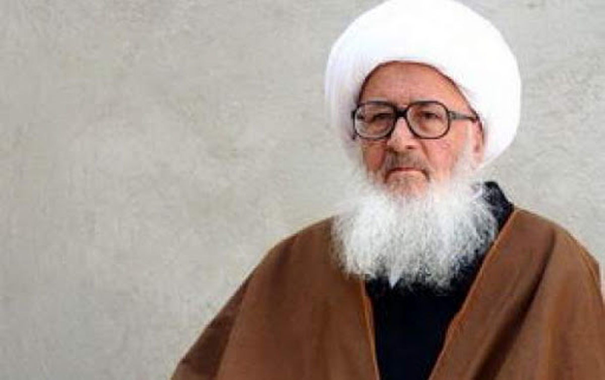 دقایقی پیش، آیتالله وحید خراسانی امروز یکشنبه را عید فطر اعلام کرد