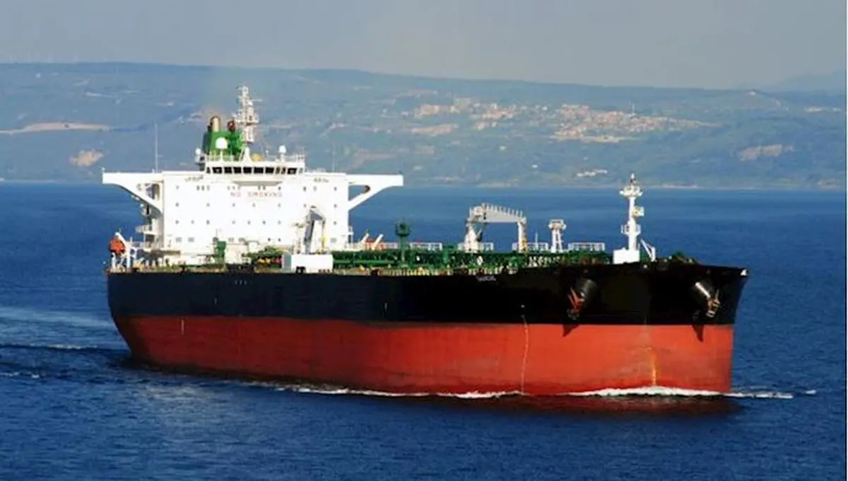 تصاویرِ ورود اولین نفتکش ایرانی به آب‌های ونزوئلا