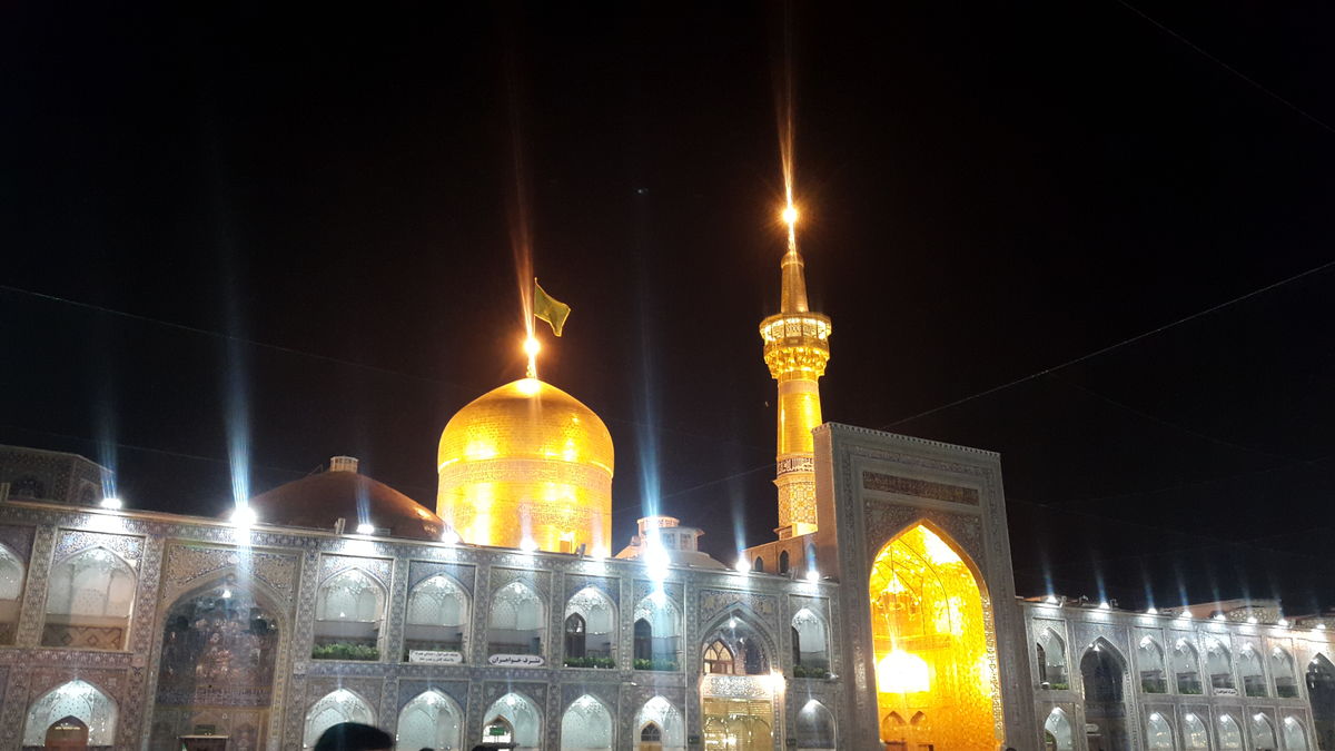 اولین لحظه بازگشایی درهای حرم امام رضا(ع)/صحنهای حرم مطهر رضوی پس از ۶۹ روز بازگشایی شد