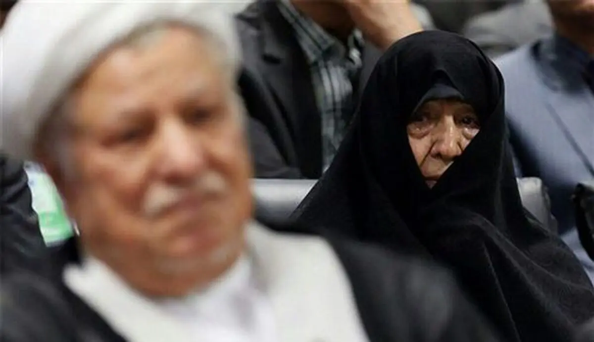 عکسی از آیت الله هاشمی رفسنجانی بعد از ترور شدن /روزی که عفت مرعشی سپر جان آیت الله در مقابل منافقین شد