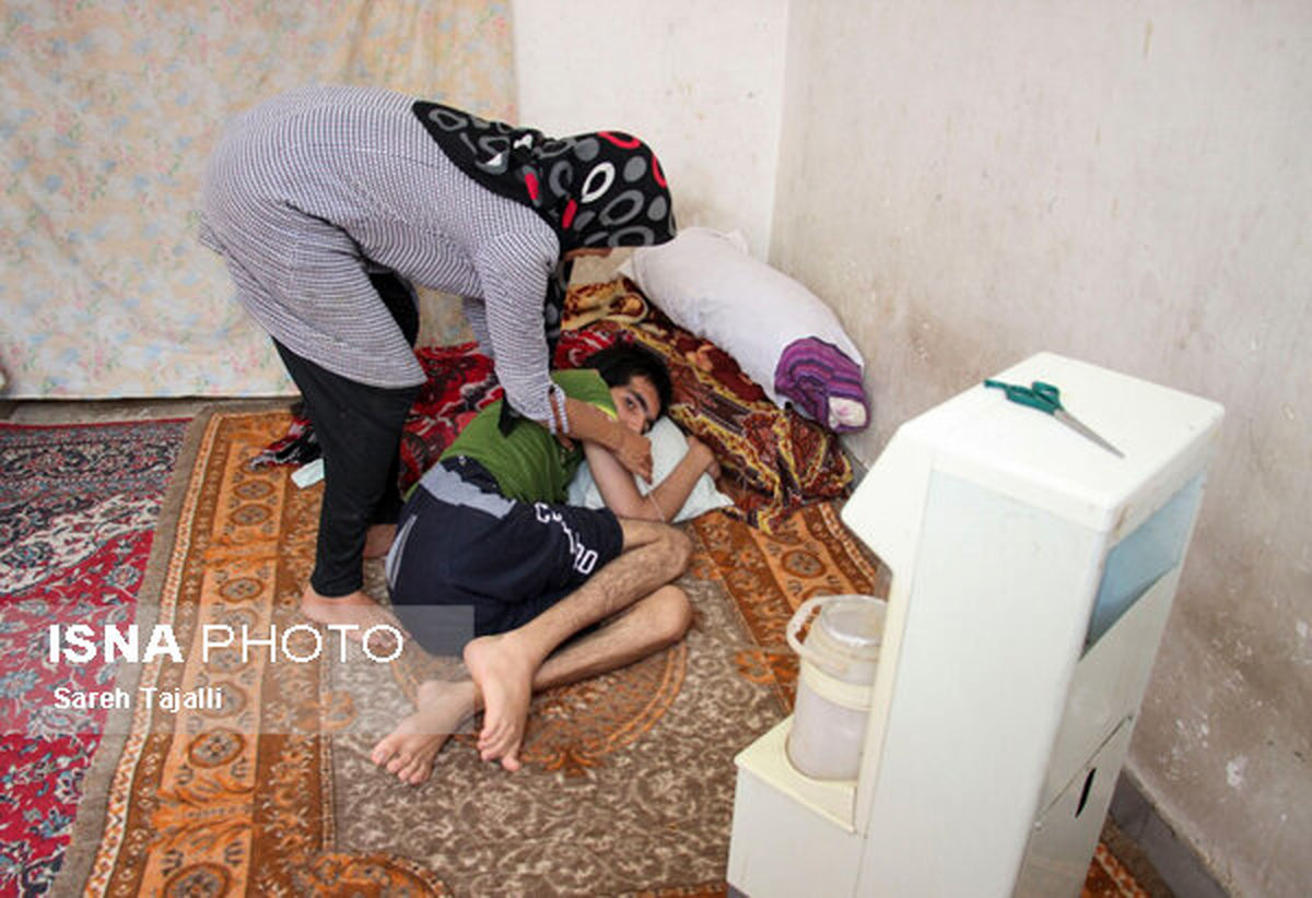 «یاسر»، از آرزوی معلم شدن تا سکوت و خوابیدن در گوشه اتاق / سرنوشتی که با یک تصادف نوشته شد + عکس