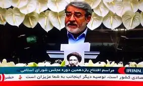 عکس ⁧شهید مدرس در جلوی تریبون با ردصلاحیت علی‌ مطهری⁩ نمی‌خواند