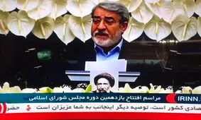 عکس ⁧شهید مدرس در جلوی تریبون با ردصلاحیت علی‌ مطهری⁩ نمی‌خواند