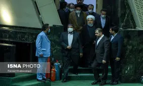 تصاویری از مراسم افتتاحیه مجلس؛ ماسک هست، فاصله اجتماعی نه!