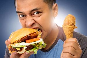 باعجله غذا خوردن باعث چه بیماری‌هایی می‌شود؟