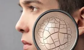 ۱۳ عادت روزمره که شما را پیر می‌کند