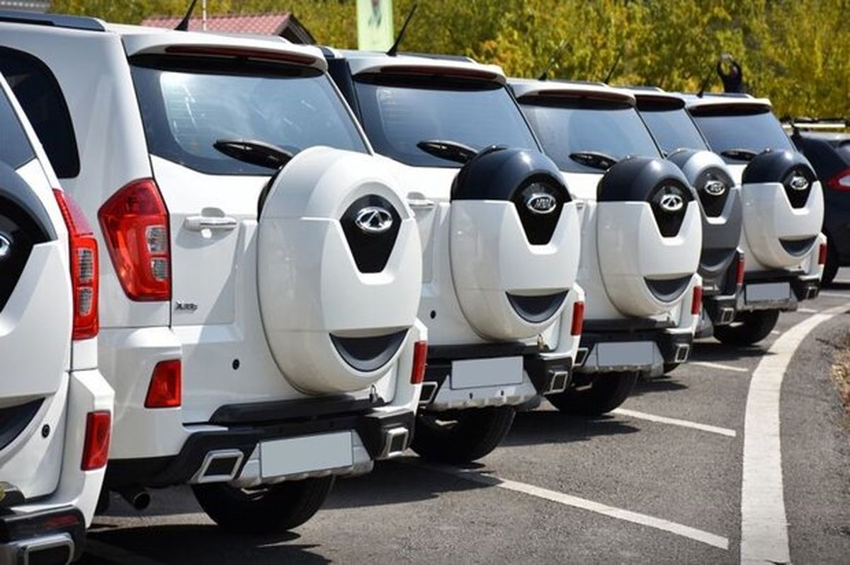 کشف بیش از ۴۰۰ خودروی احتکار شده در چیتگر