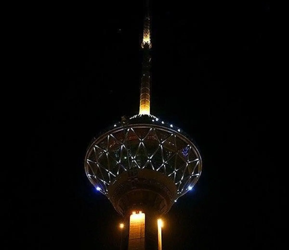 نورپردازی برج میلاد به رنگ نارنجی برای حمایت از بیماران ام اس