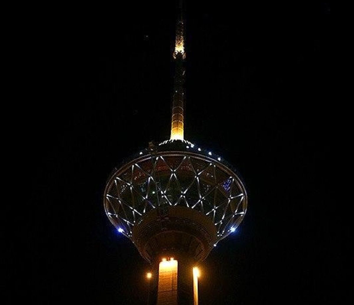 نورپردازی برج میلاد به رنگ نارنجی برای حمایت از بیماران ام اس