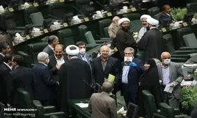 حاجی بابایی به سرعت قالیباف را بغل کرد، امیرآبادی فریاد زد: کرونا کرونا/ خوش و بش آقای رئیس با رقیبان /ازدحام نمایندگان در اطراف قالیباف