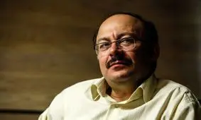 همانند یک اتومبیل دوموتوره مردم را دچار سردرگمی کرده‌ایم / وحدت ملی نداریم