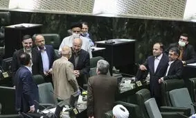 عکسی از نگاه عجیب میرسلیم به قالیباف بعد از انتخاب شدن به عنوان رئیس مجلس