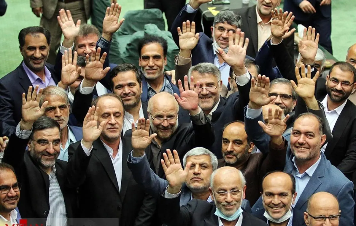 با دستمال کثیف نمی‌توانید چیزی را تمیز کنید