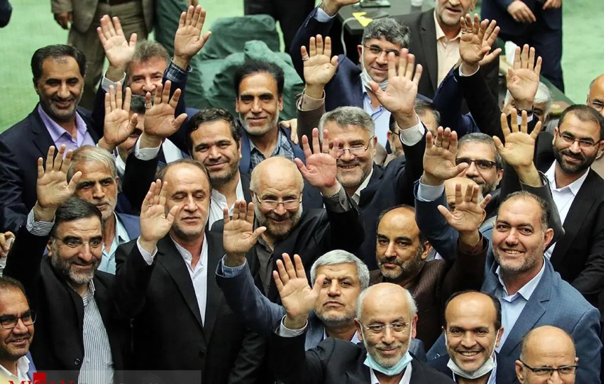 با دستمال کثیف نمی‌توانید چیزی را تمیز کنید