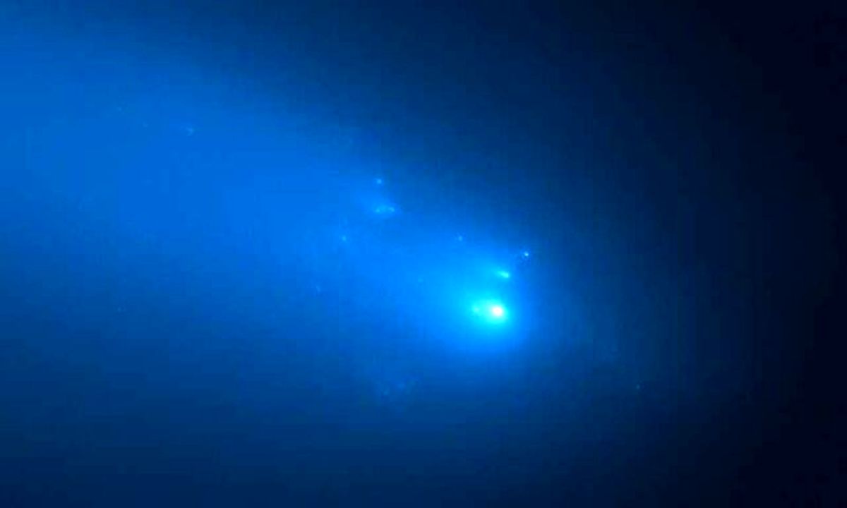 عبور مدارگرد خورشیدی "سولاراوربیتر" از میان دُم دنباله‌دار اتلس