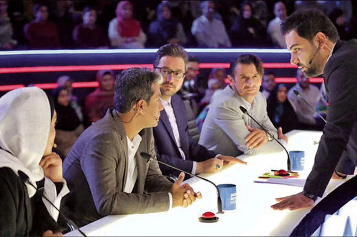 ببینید | کل کل احسان علیخانی با آریا عظیمی نژاد با صداهای عجیب و غریب!