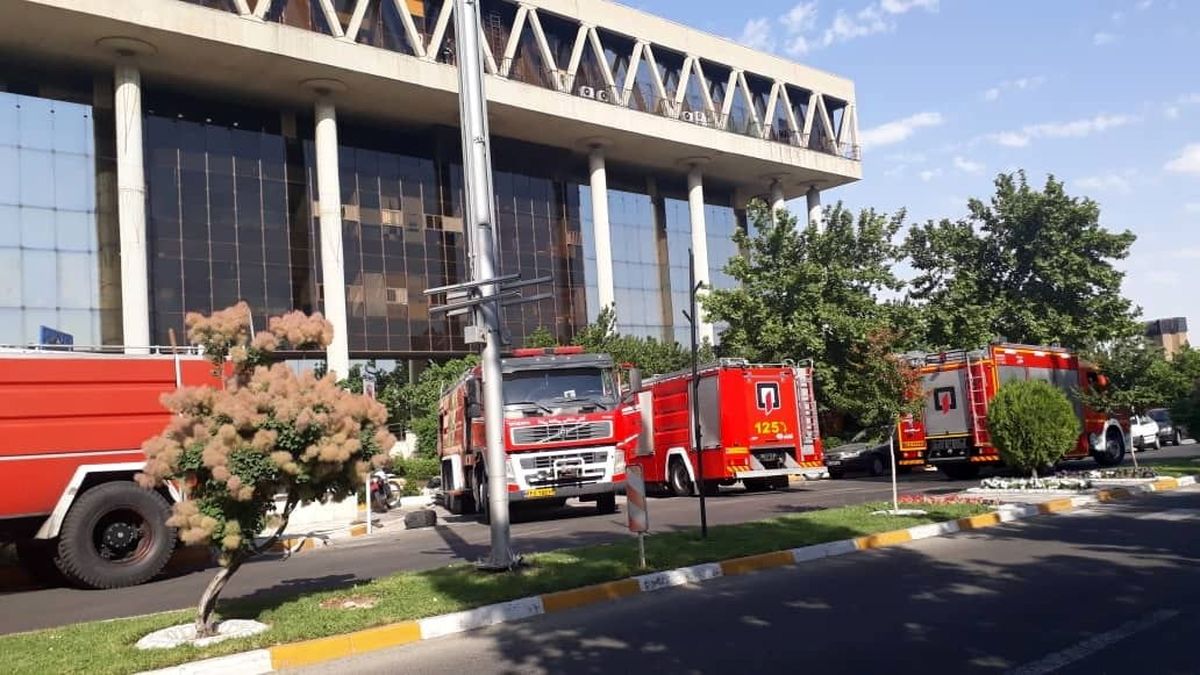 آتش سوزی در ساختمان شیشهای صداوسیما مهار شد