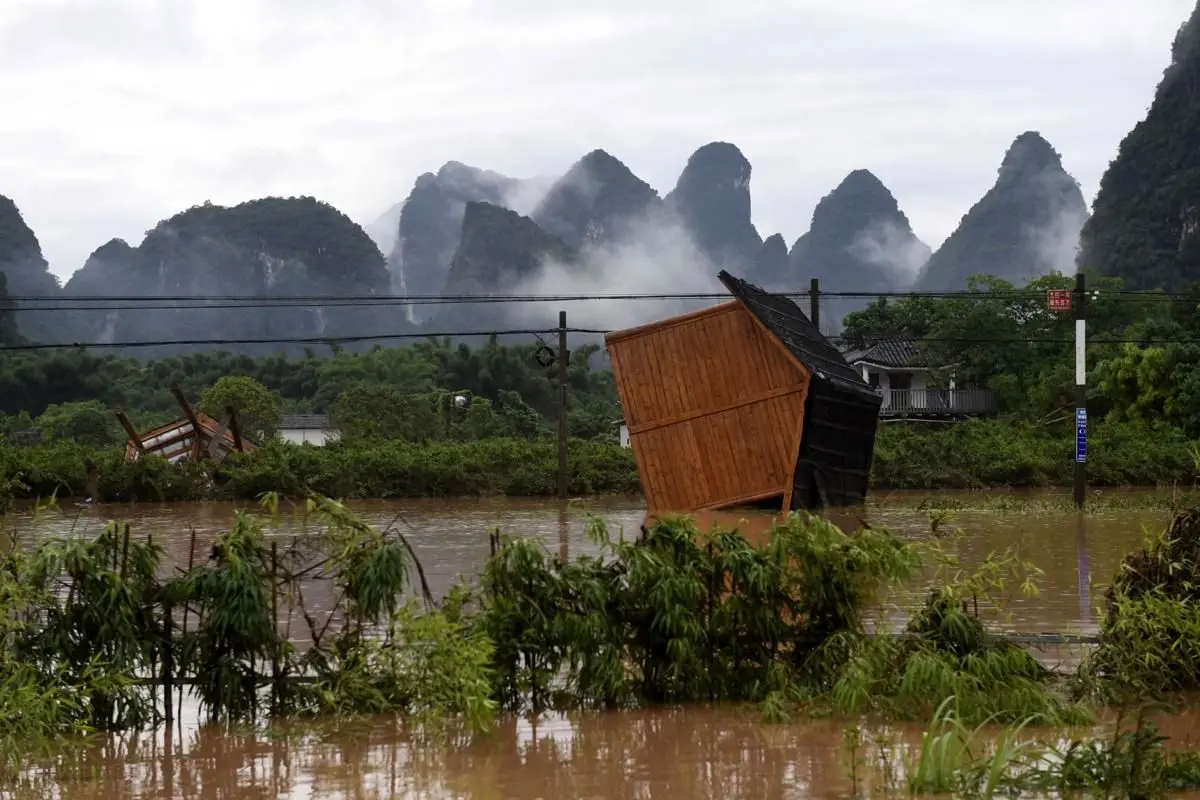 فیلم/ سیل سهمگین جنوب چین را در نوردید؛ روستایی که به زیر آب رفت