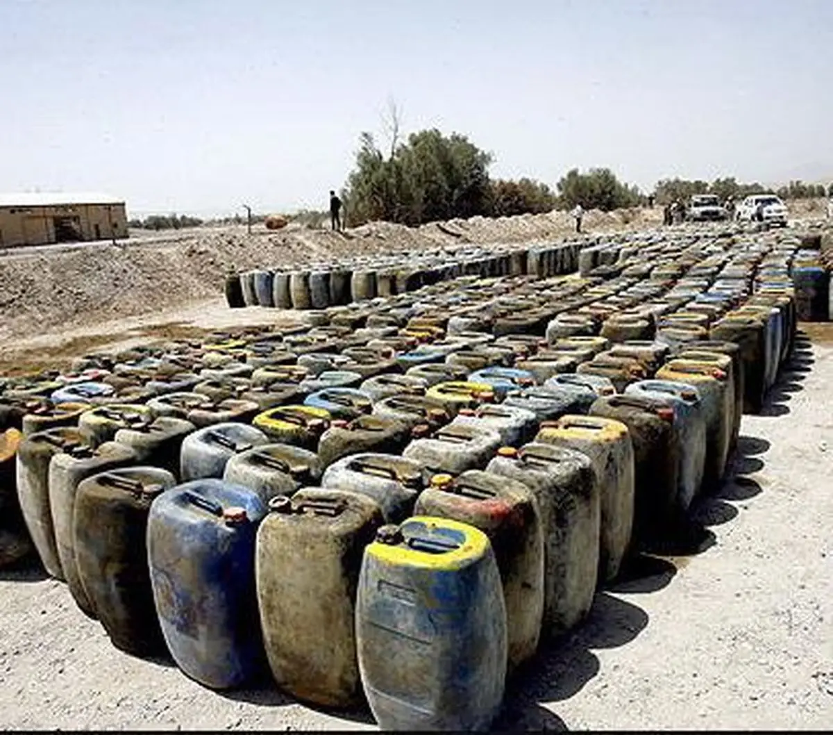 قاچاق ۶۰ هزار ليتر نفت سفيد با بارنامه روغن سوخته