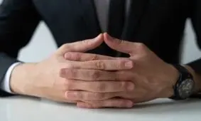 شخصیت شناسی شما با توجه به نحوه قفل شدن انگشتان دست تان