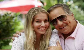 چرا دختران جوان تمایل به ازدواج با مردان مسن تر دارند؟