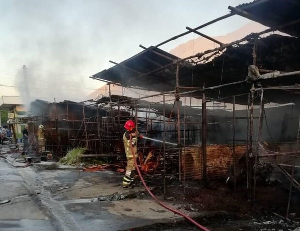 آتش سوزی در بازار گل امام رضا/ ۳۲ غرفه دچار حریق شدند + فیلم