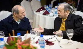 ببینید| علی نصیریان با رعایت اصول کرونایی به منزل مرحوم محمدعلی کشاورز رفت