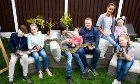 با خانواده گاوین و ۸۱ حیوان خانگی عجیب و غریبش آشنا شوید؛ از مار و جغد تا راسو و رتیل!