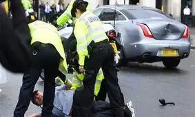 نخست وزیر انگلیس تصادف کرد/ عکس