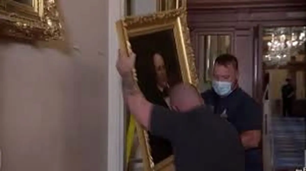 برچیده شدن تصاویر ۴ نفر از رؤسای برده‌دار آمریکا از دیوارهای مجلس نمایندگان/ فیلم