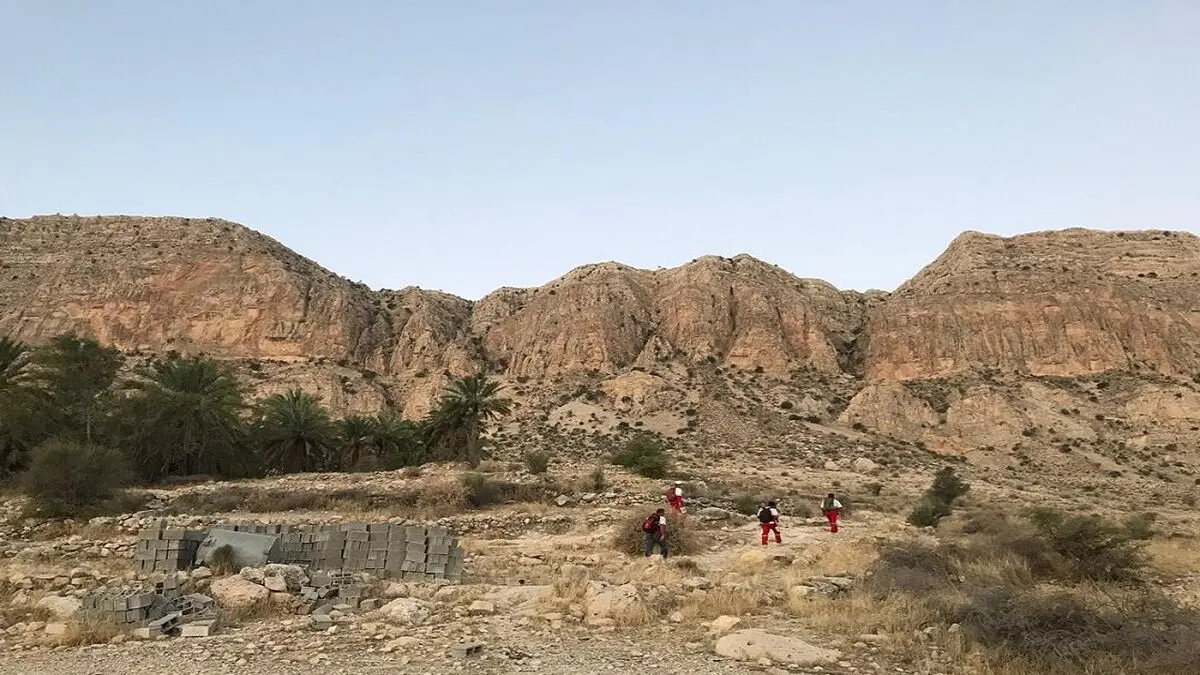 فرد گم شده در کوه‌های جم پس از ۳۶ ساعت پیدا شد