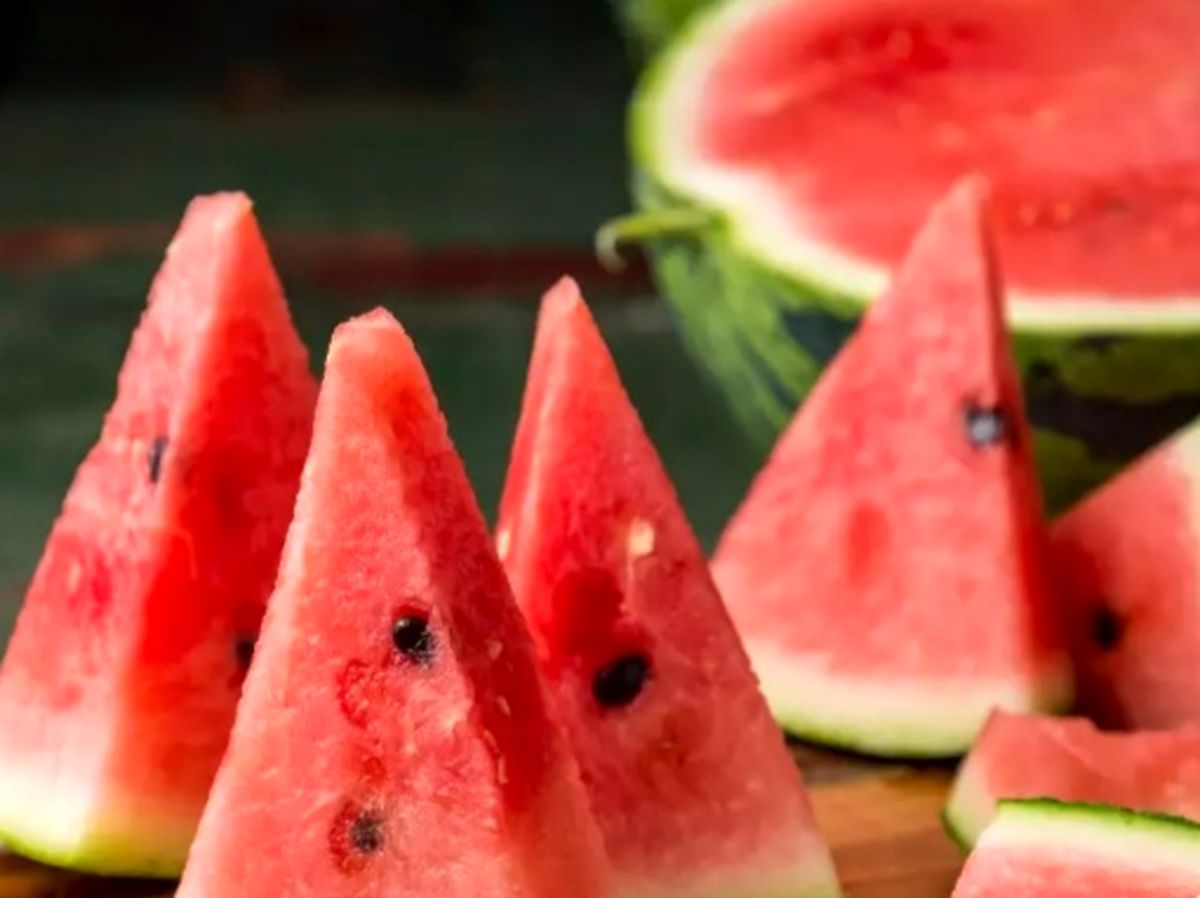 ۶ خوراکی برای کاهش سریع دمای بدن
