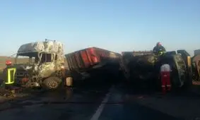 تصادف وحشتناک دو دستگاه خودرو سنگین