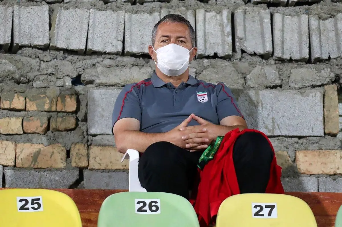 اسکوچیچ: دنبال بهترین جا برای آنالیز بازی بودم نه گرفتن عکس!