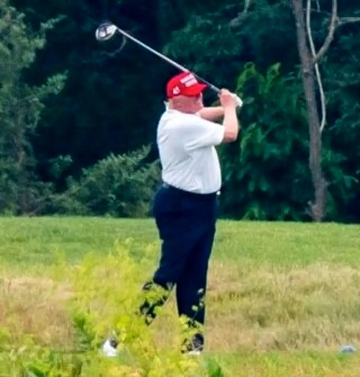 ترامپ علیرغم وعده‌اش به زمین گلف رفت/عکس