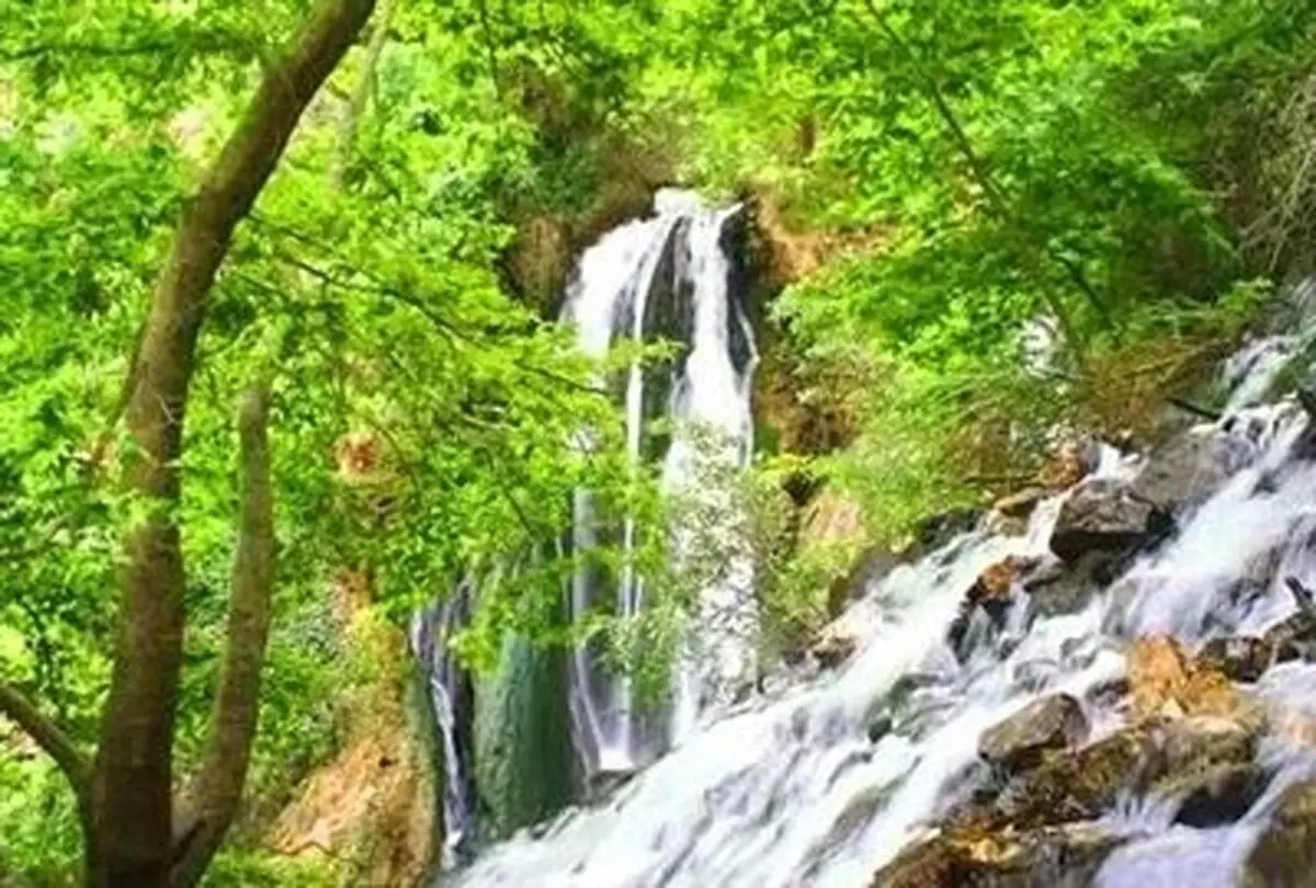 سقوط مرگبار جوان ۲۵ ساله از آبشار هفت‌چشمه کرج
