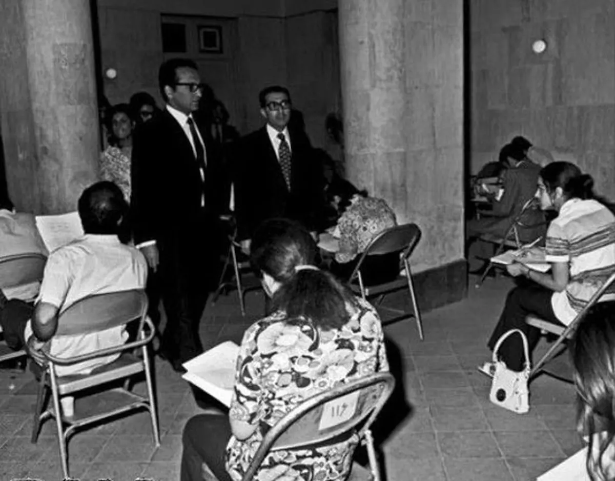 ۹ تیر ۱۳۵۲ | روز کنکور آرایش نکنید + عکس