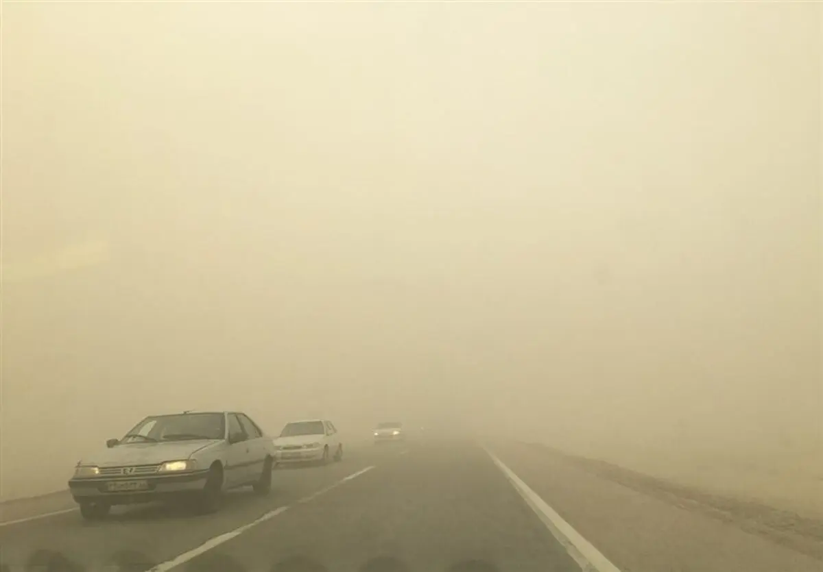 گرد و غبار پاکستان دید افقی زاهدان را به ۳۰۰ متر کاهش داد