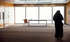 زن کویتی به دلیل داشتن ۲ هویت، ۲ شغل و ۲ همسر محاکمه شد