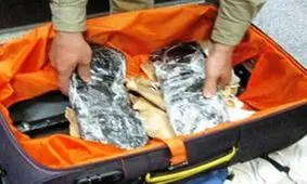 کشف چمدان تریاک از یک مسافر اتوبوس کرمانشاه