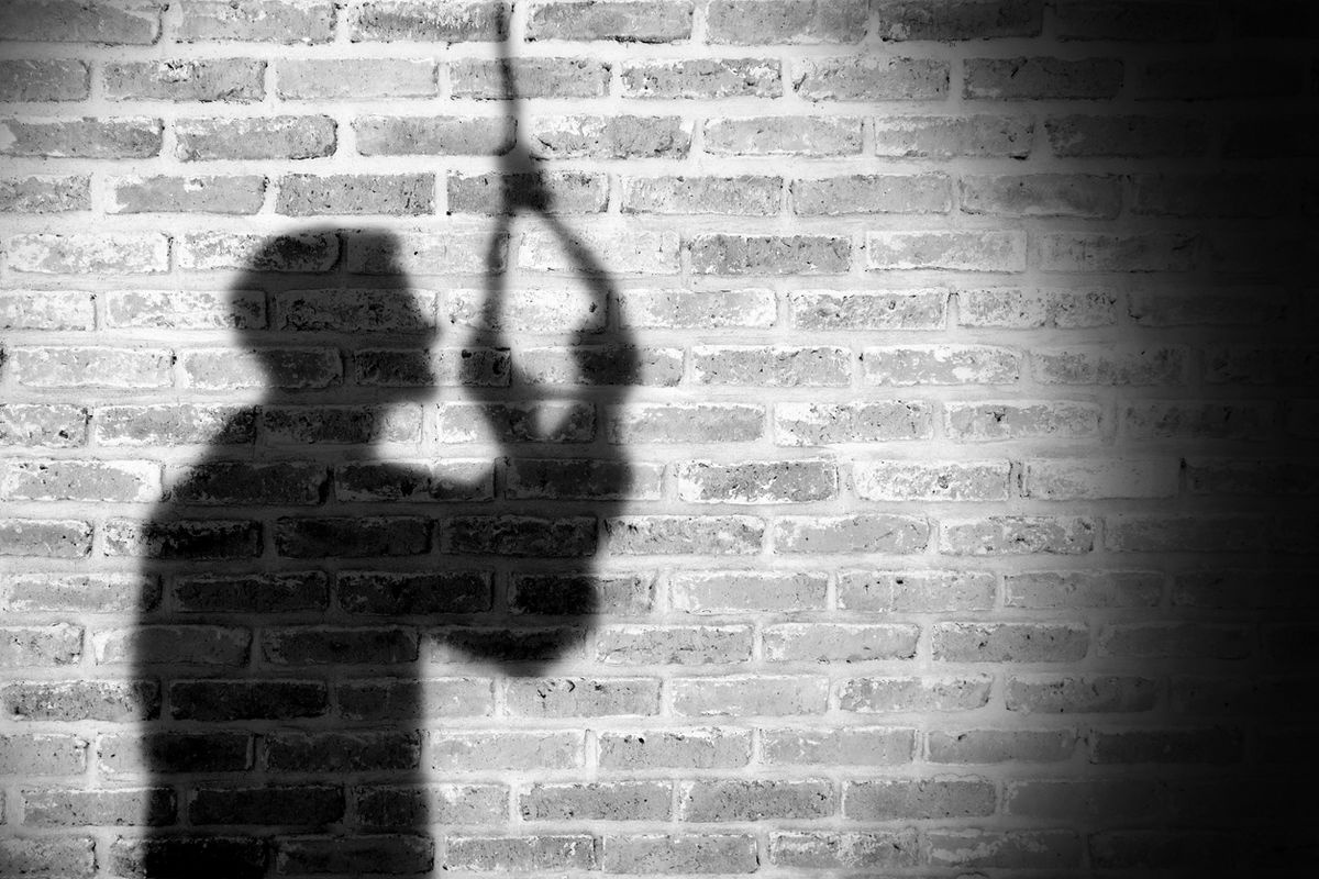 خودکشی زن جوان در مقابل سه فرزندش