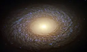 رصد یک کهکشان مارپیچی توسط تلسکوپ فضایی هابل