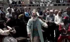 ببینید| آوازخوانی باران کوثری و سیروس گرجستانی مقابل تئاتر شهر