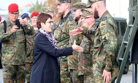 آلمان واحد برگزیدگان ارتش را منحل کرد