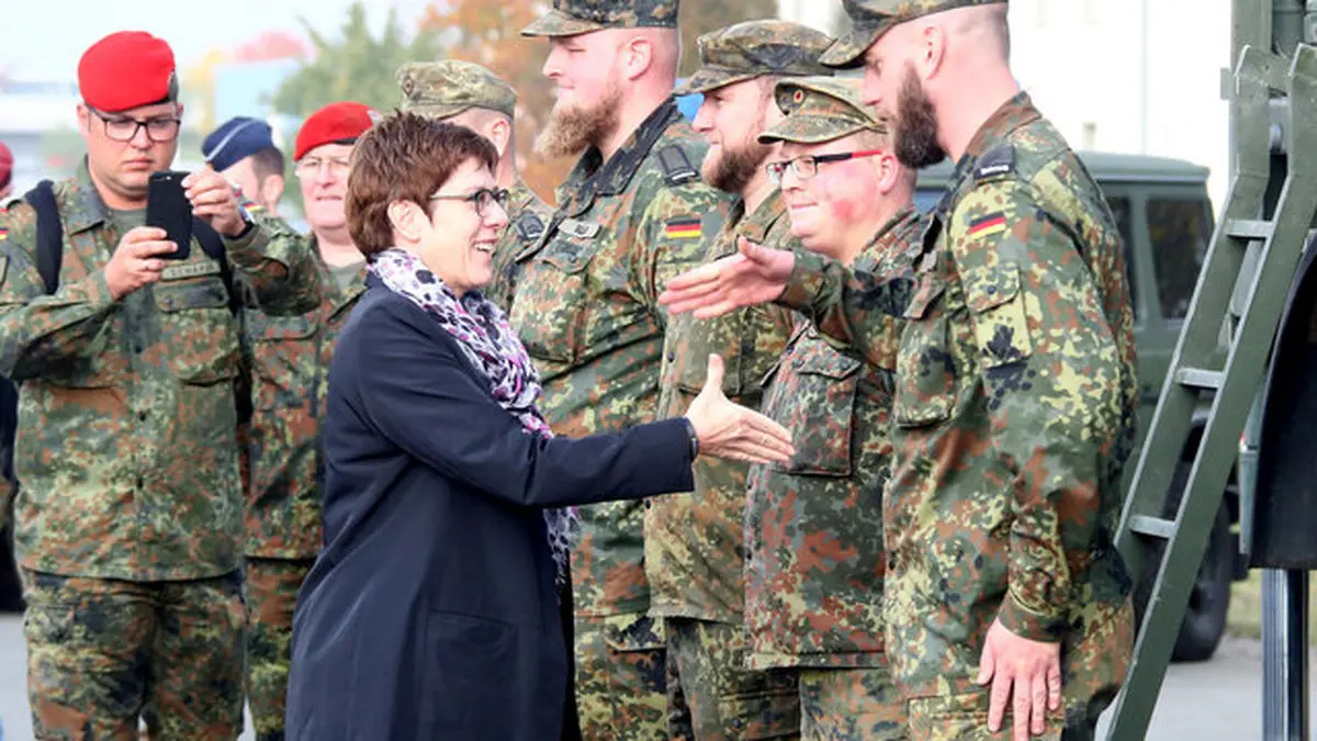 آلمان واحد برگزیدگان ارتش را منحل کرد