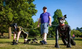 جولان همجنسگرایان به سبک «زیست سگی»