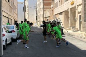 تمرین عجیب بازیکنان لیگ برتری فوتبال در خیابان+ عکس