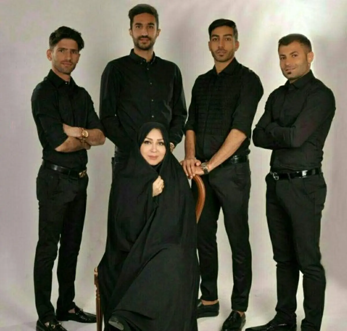 تبلیغات متفاوت مادرزن یکی از بازیکنان تراکتور در انتخابات شورای شهر+عکس